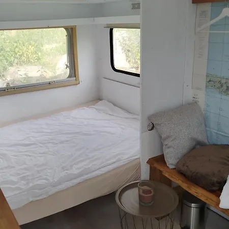 Heller Wohnwagen Auf Tierschutz Landhof Inmitten Der Selmsdorf