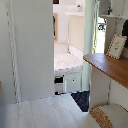 Heller Wohnwagen Auf Landhof Inmitten Der * Selmsdorf