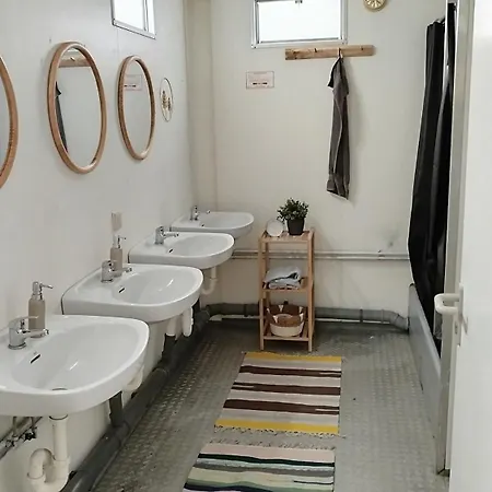 Heller Wohnwagen Auf Tierschutz Landhof Inmitten Der Camping *