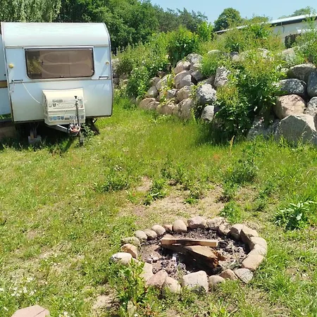 Camping Heller Wohnwagen Auf Tierschutz Landhof Inmitten Der *