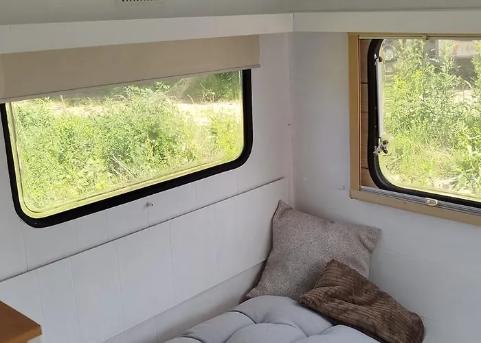 キャンプ場 Heller Wohnwagen Auf Tierschutz Landhof Inmitten Der Selmsdorf