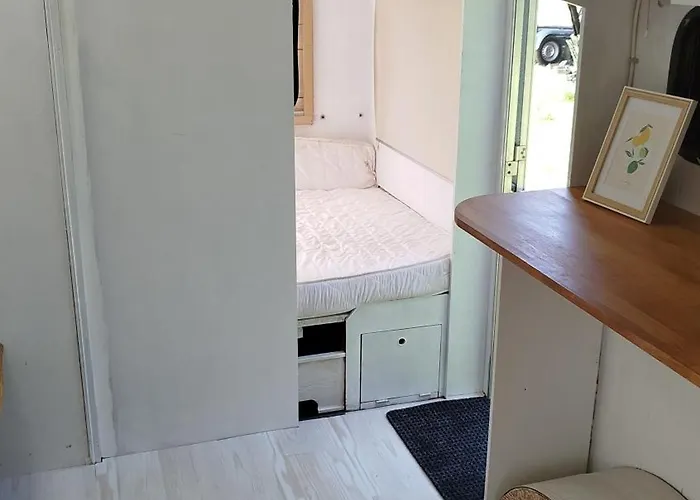 Heller Wohnwagen Auf Tierschutz Landhof Inmitten Der * Selmsdorf