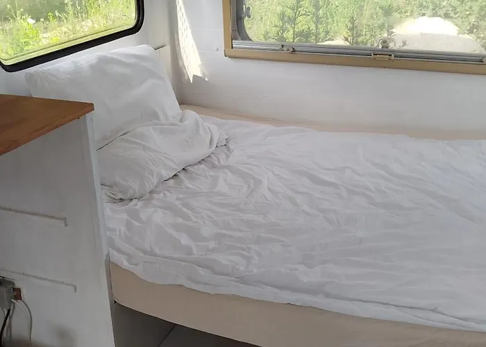 Heller Wohnwagen Auf Tierschutz Landhof Inmitten Der キャンプ場